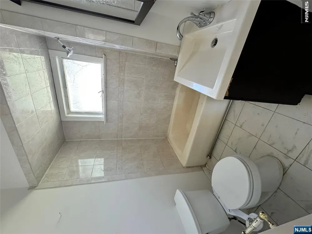 18 Union Avenue Bloomingdale, NJ 07403