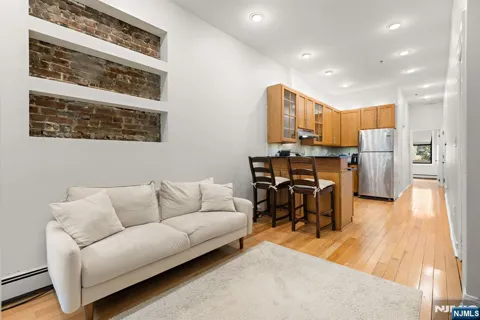 805 Park Avenue 1R