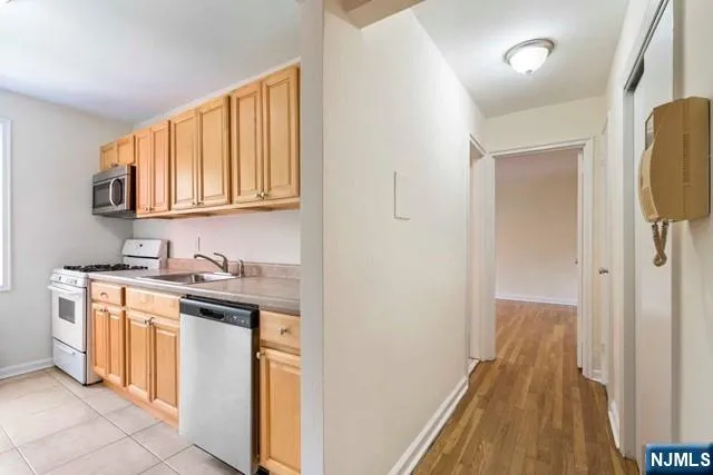 2320 Linwood Avenue 3F Fort Lee, NJ 07024