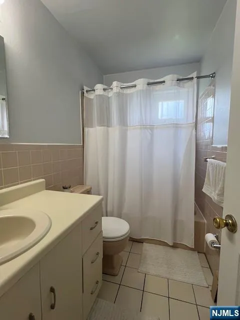2-22 Virginia B Fair Lawn, NJ 07410