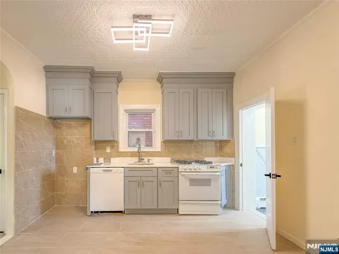 244 Lincoln Avenue 1