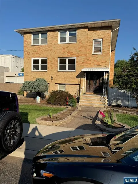 286 Leonia Avenue