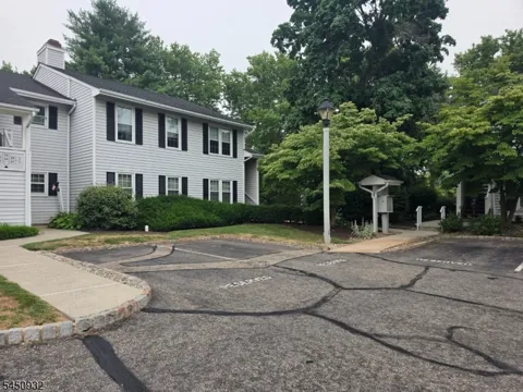 87 Junco Ct
