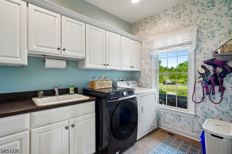 3 Balmoral Drive Alexandria, NJ 08867