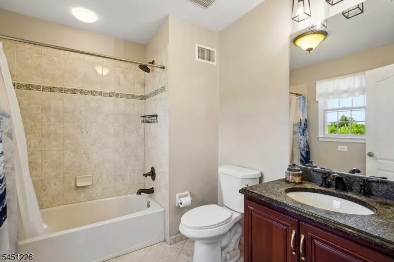 3 Balmoral Drive Alexandria, NJ 08867