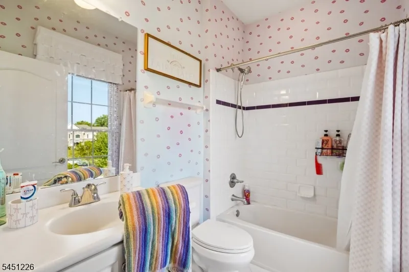 3 Balmoral Drive Alexandria, NJ 08867
