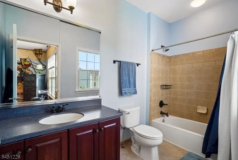 3 Balmoral Drive Alexandria, NJ 08867