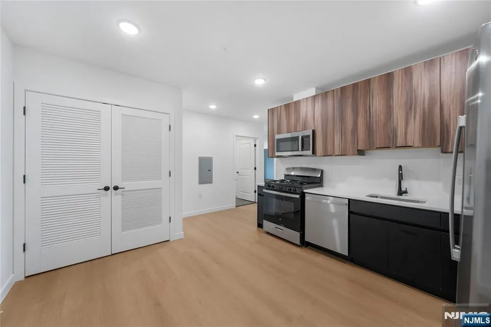 768 Bergen Street 5D Newark, NJ 07108
