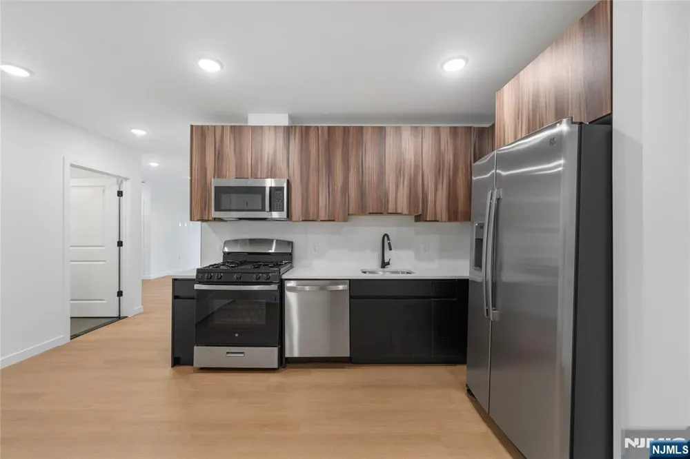 768 Bergen Street 5D Newark, NJ 07108
