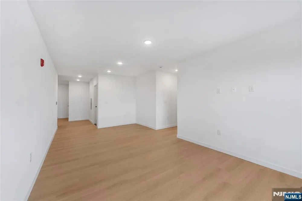 768 Bergen Street 5D Newark, NJ 07108