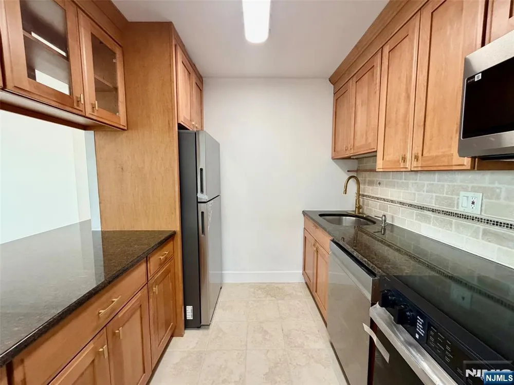 770 Anderson Avenue 14C Cliffside Park, NJ 07010