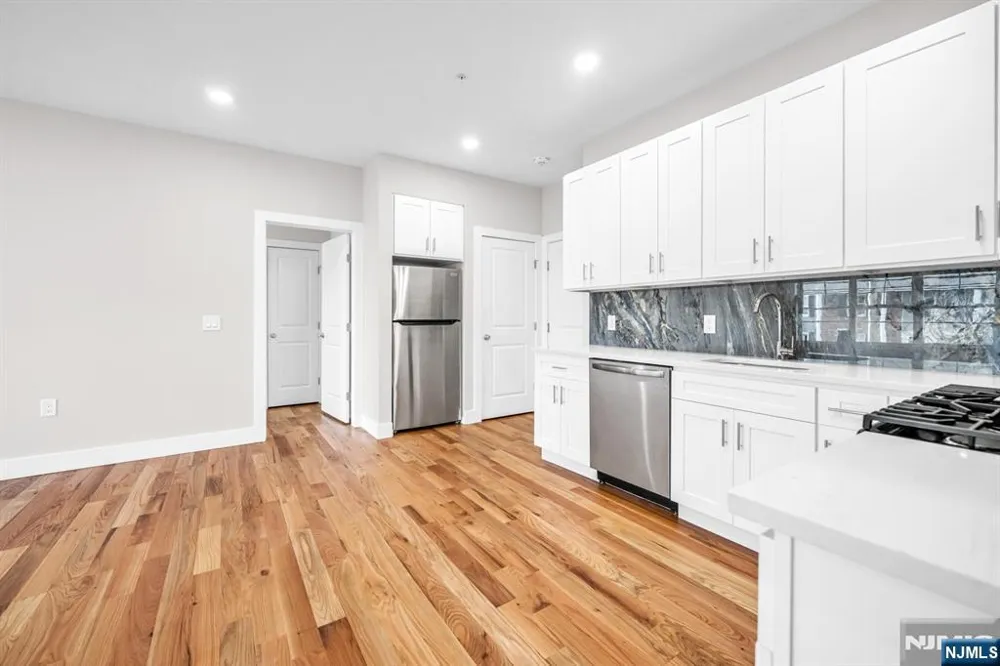 66 Mount Prospect Avenue 15 Clifton, NJ 07013