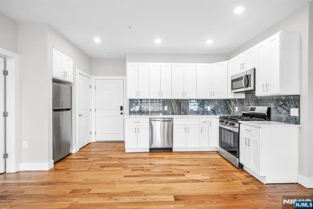 66 Mount Prospect Avenue 15 Clifton, NJ 07013