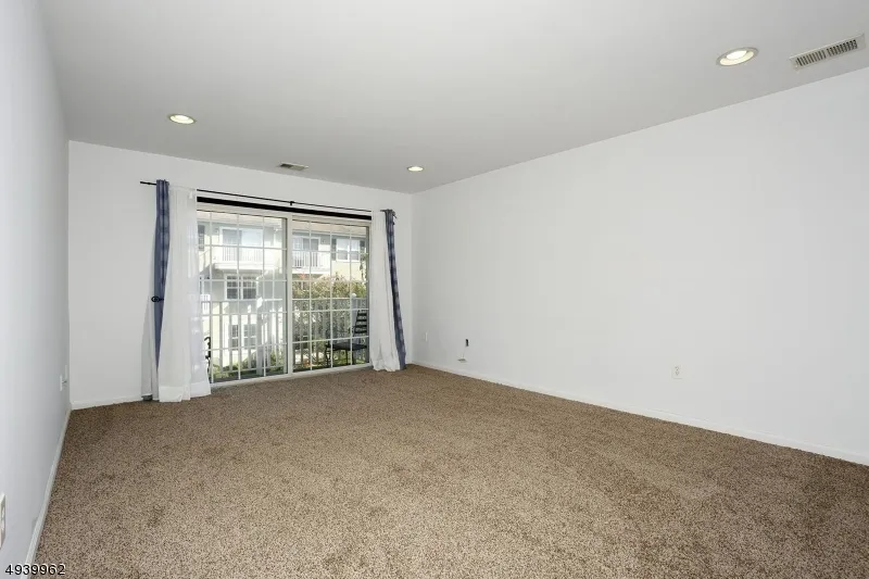 261 Riverwalk Way Clifton City, NJ 07014