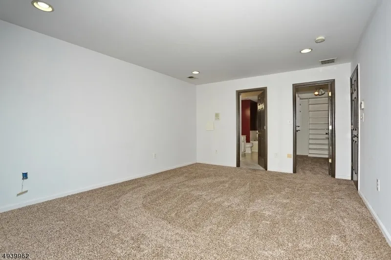 261 Riverwalk Way Clifton City, NJ 07014