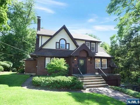 8 Laurel Avenue