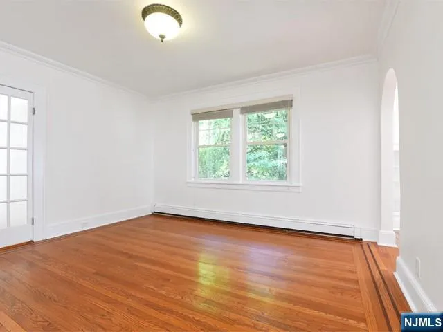 8 Laurel Avenue Tenafly, NJ 07670