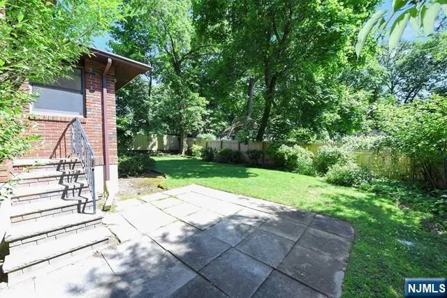 8 Laurel Avenue Tenafly, NJ 07670