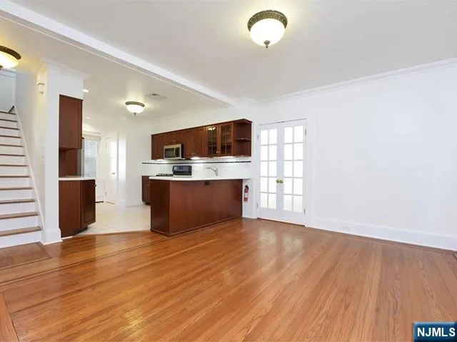 8 Laurel Avenue Tenafly, NJ 07670