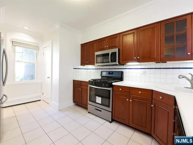 8 Laurel Avenue Tenafly, NJ 07670
