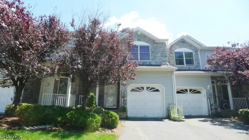 370 Summerhill Dr Parsippany-Troy Hills, NJ 07950