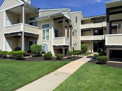 551 Clubhouse Ct U-4