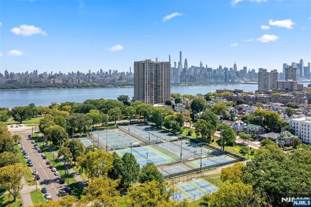7855 Boulevard East 27H North Bergen, NJ 07047