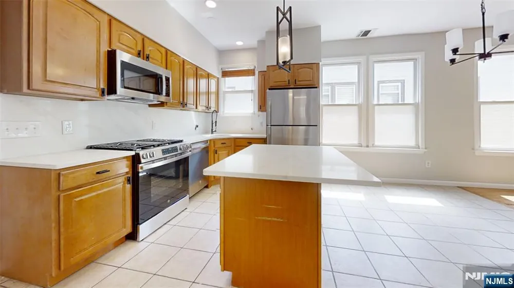 11 Schuyler Court R2 Kearny, NJ 07032