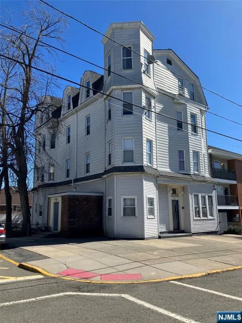 152 Oakwood Avenue 2B