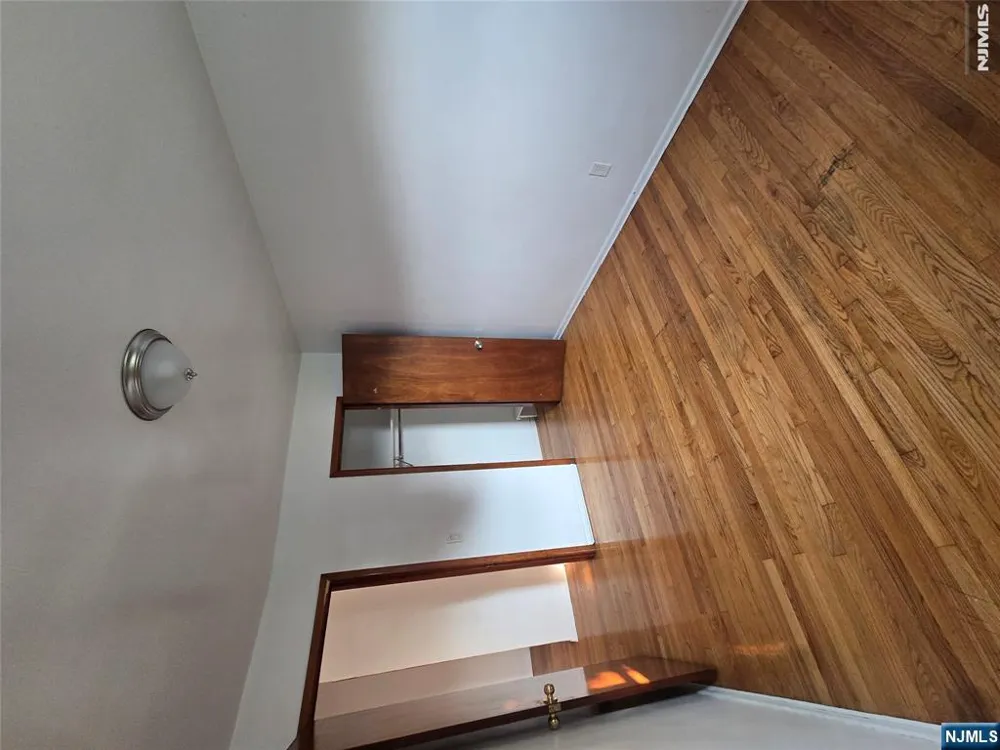 350 Park Avenue 5 Fairview, NJ 07022