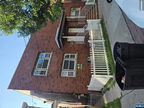 383 Anderson Avenue 2