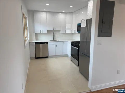 307 9th Street 3A