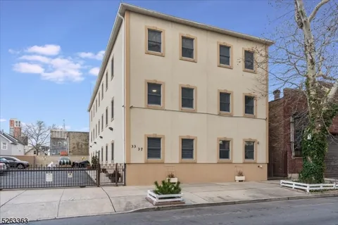 33 New York Ave #2A Unit 2A