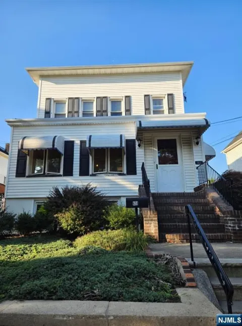 631 2nd Avenue 1st floor