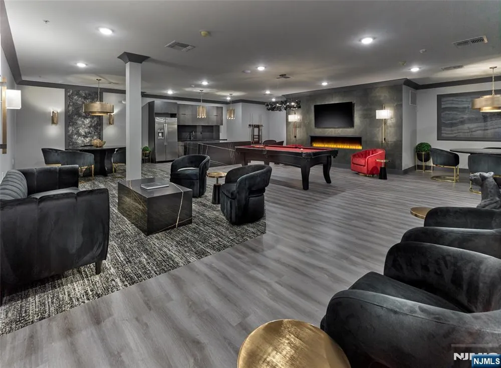 8 Tice Road 105 Franklin Lakes, NJ 07417