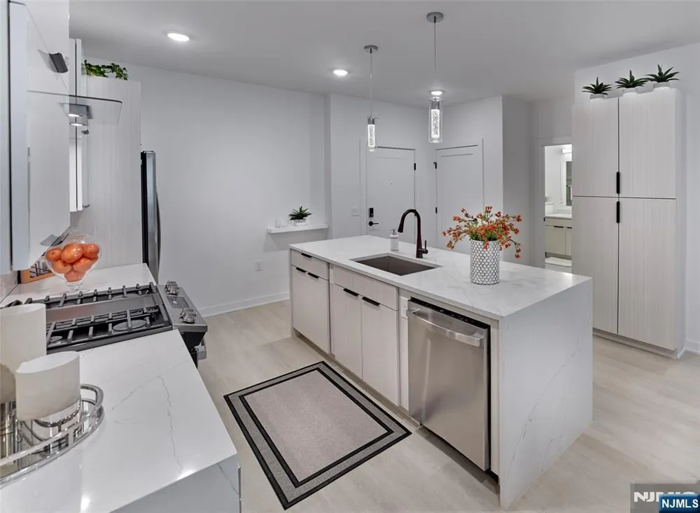 8 Tice Road 105 Franklin Lakes, NJ 07417
