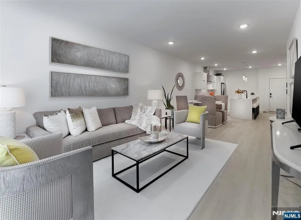 8 Tice Road 105 Franklin Lakes, NJ 07417
