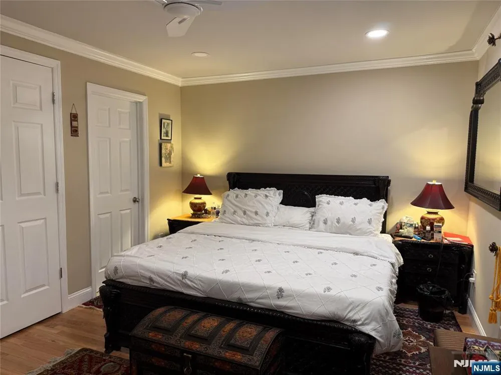 25-3 Tamaron Drive Waldwick, NJ 07463