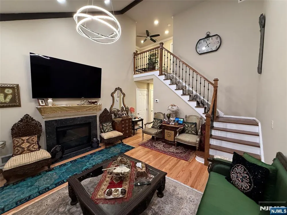 25-3 Tamaron Drive Waldwick, NJ 07463