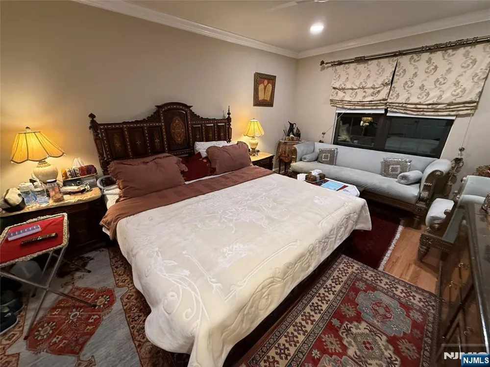 25-3 Tamaron Drive Waldwick, NJ 07463
