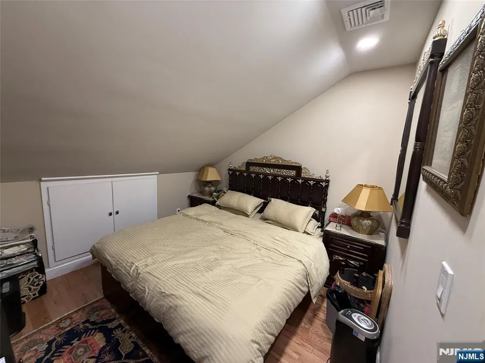 25-3 Tamaron Drive Waldwick, NJ 07463