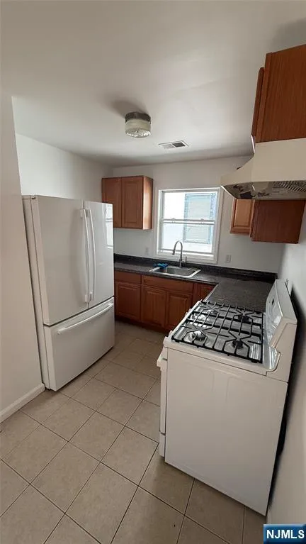 51 Godwin 2 second flo Paterson, NJ 07501