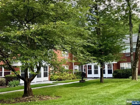 62 Regency Park