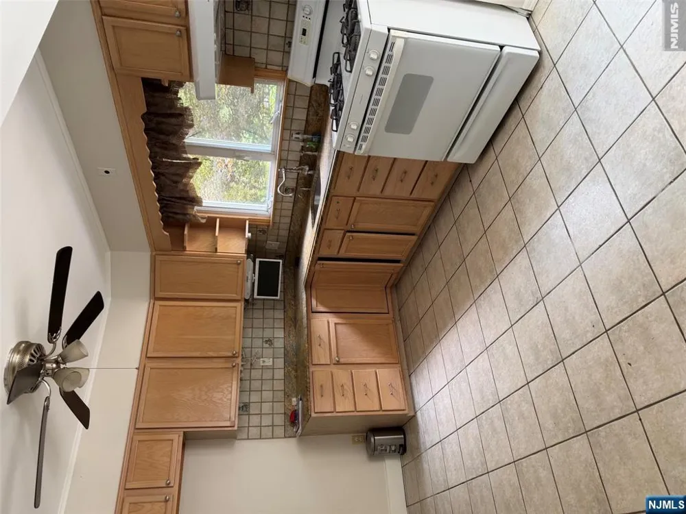 10 Old Stone Church Road Upper Saddle River, NJ 07458