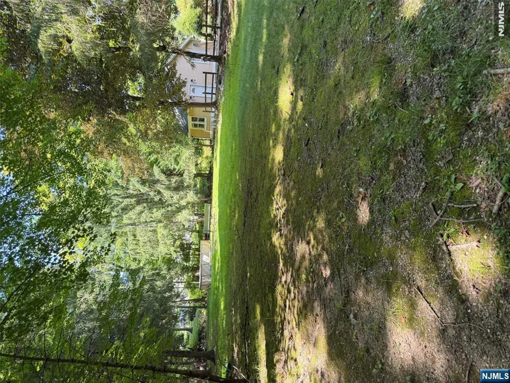 10 Old Stone Church Road Upper Saddle River, NJ 07458