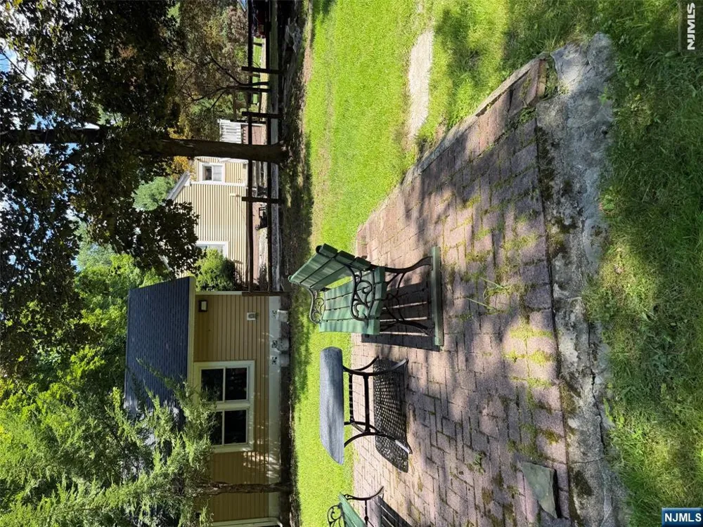 10 Old Stone Church Road Upper Saddle River, NJ 07458