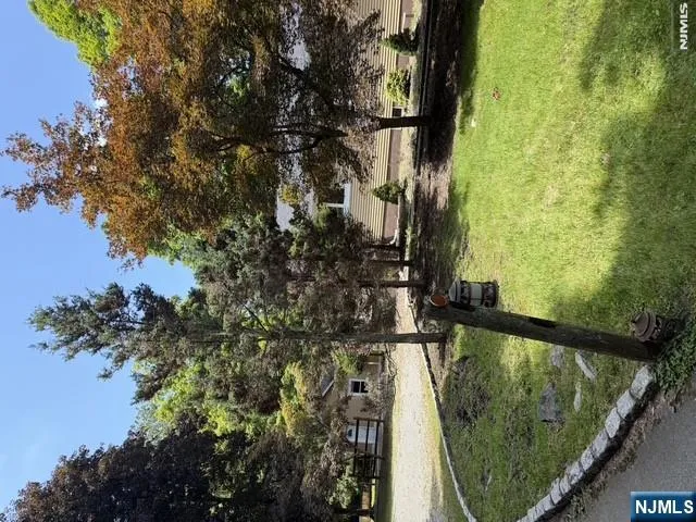 10 Old Stone Church Road Upper Saddle River, NJ 07458