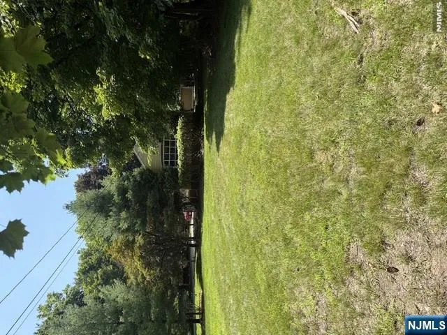 10 Old Stone Church Road Upper Saddle River, NJ 07458