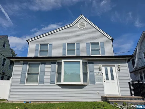 186 Elm Avenue 1st Fl