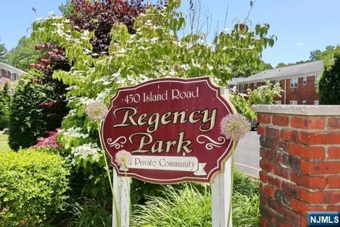 59 Regency Park